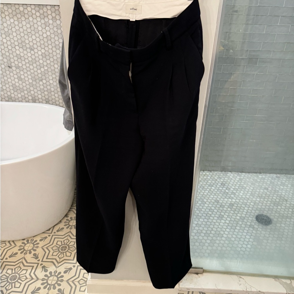 Aritzia Wilfred Effortless Pant Black size 4 Short
